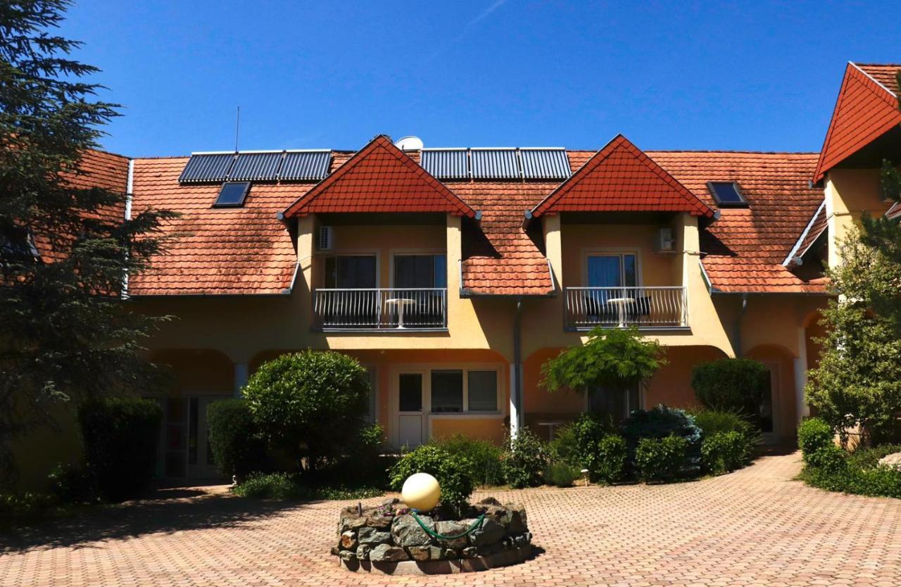 Wagner Panzio Hotel Cserszegtomaj Buitenkant foto