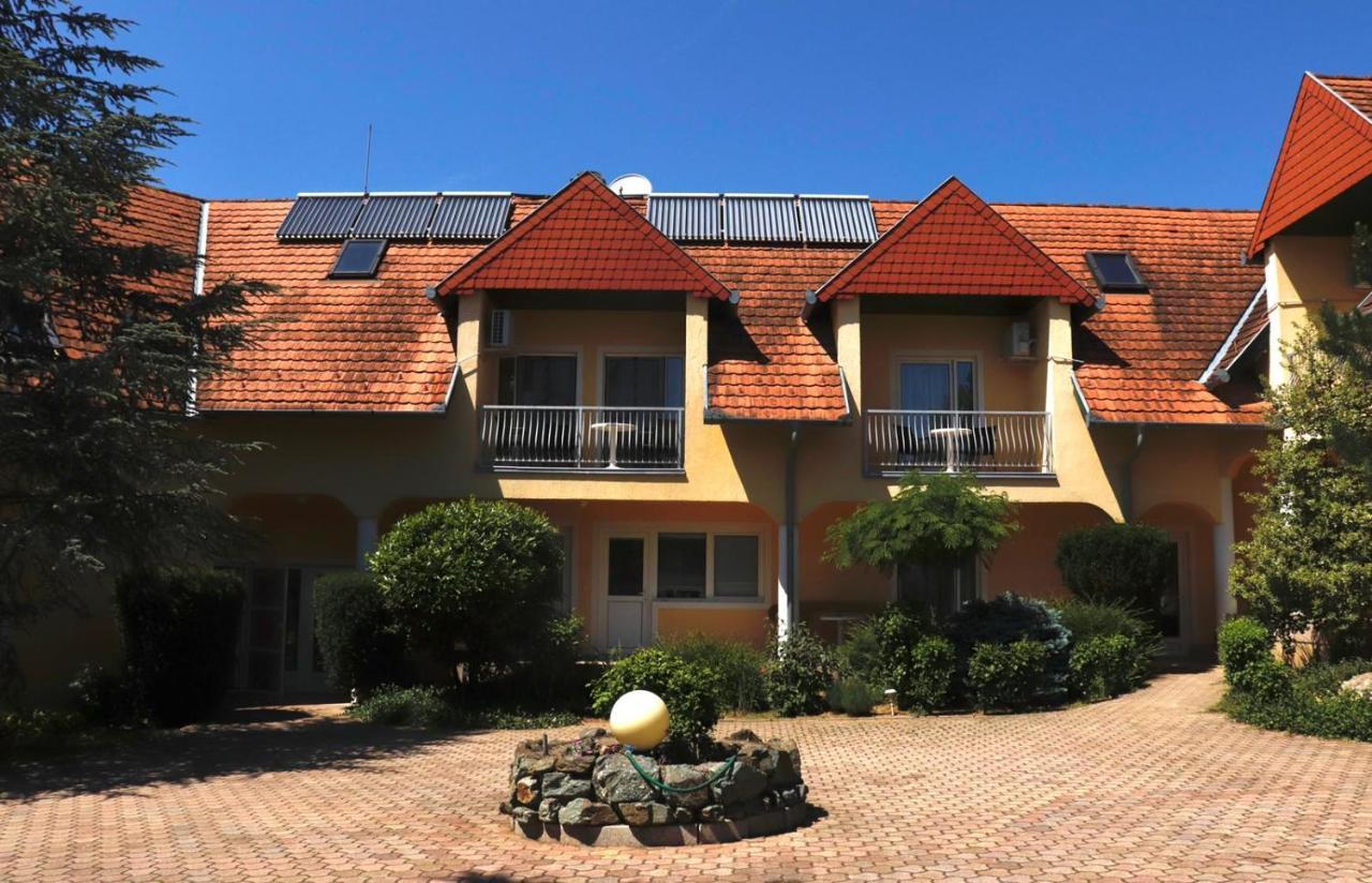 Wagner Panzio Hotel Cserszegtomaj Buitenkant foto
