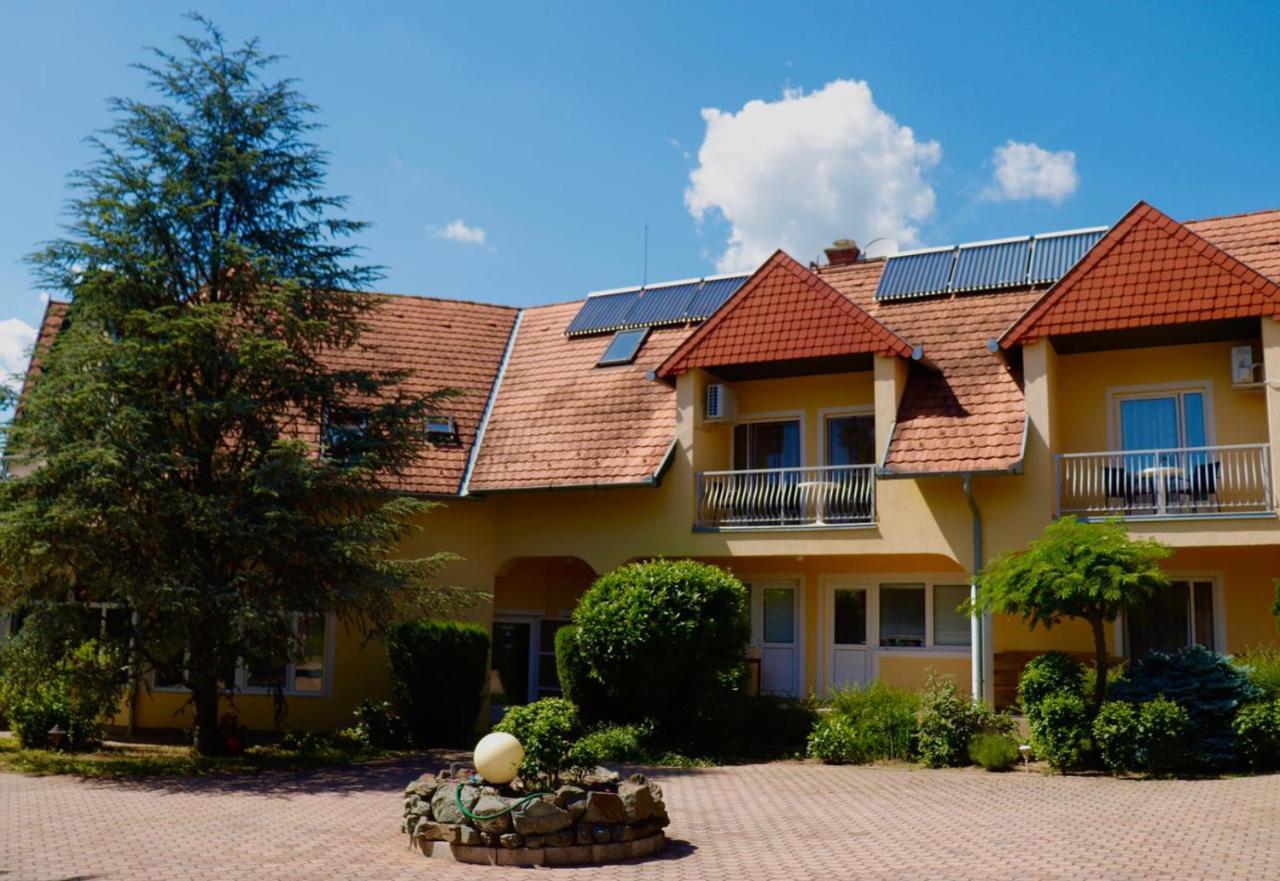 Wagner Panzio Hotel Cserszegtomaj Buitenkant foto