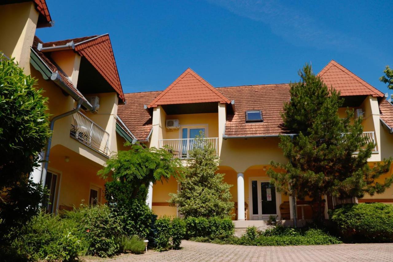 Wagner Panzio Hotel Cserszegtomaj Buitenkant foto