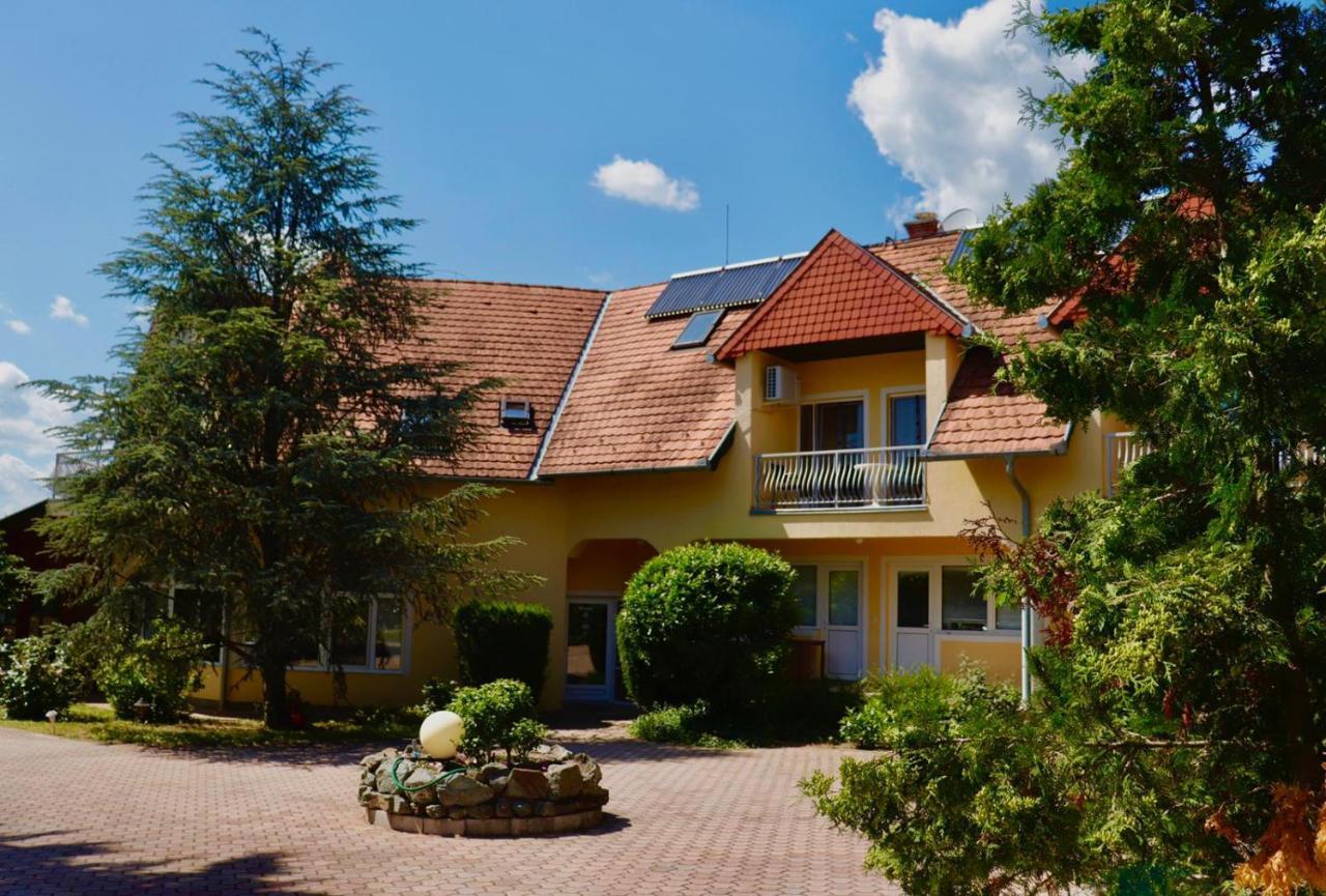 Wagner Panzio Hotel Cserszegtomaj Buitenkant foto