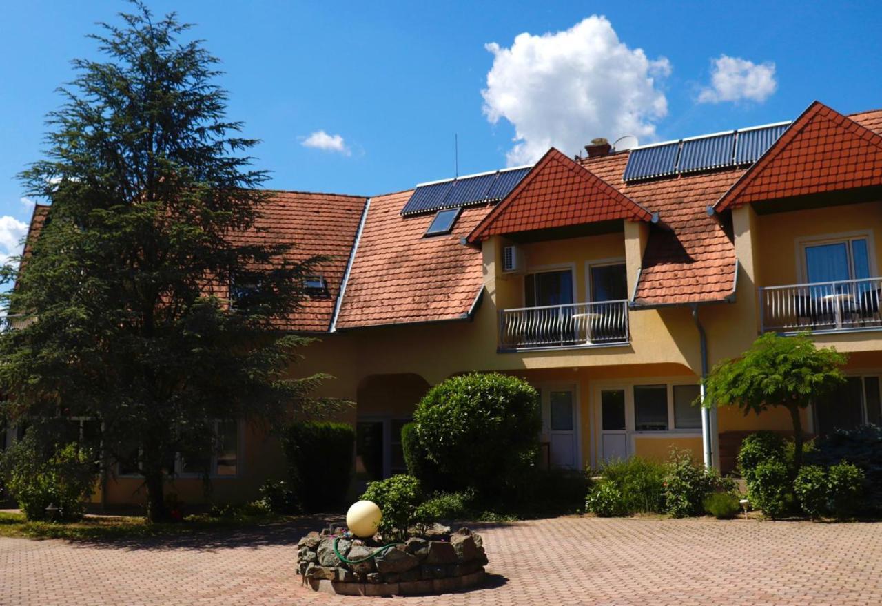 Wagner Panzio Hotel Cserszegtomaj Buitenkant foto